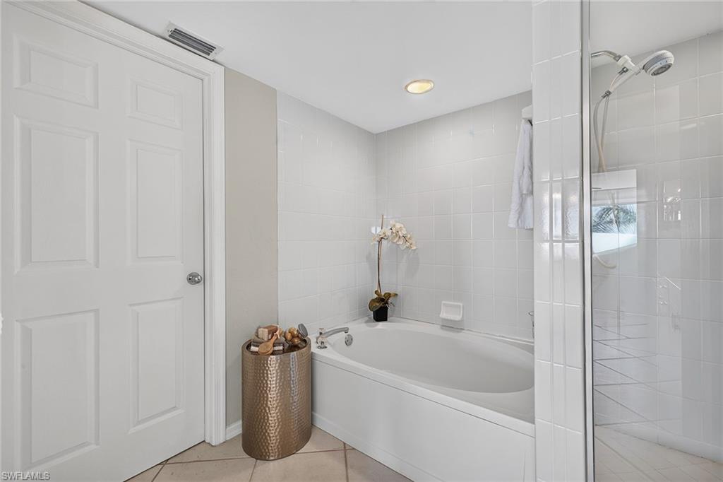 285 Naples Cove Dr 1703 Property Photo 19