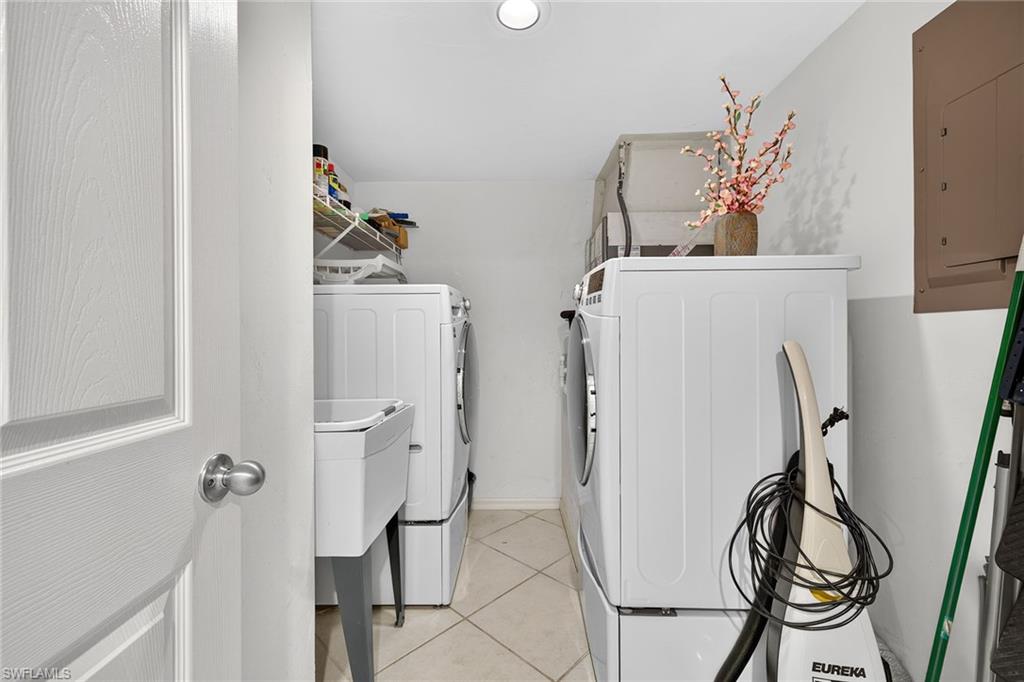 285 Naples Cove Dr 1703 Property Photo 24