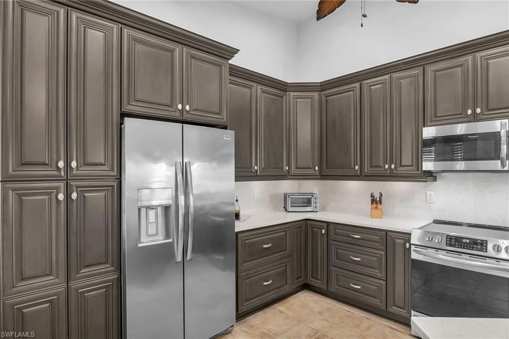 194 Newport Dr 908 Property Photo 12
