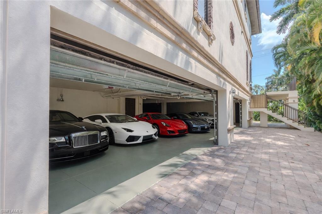 200 Golf Dr Property Photo 3