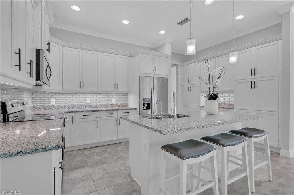 6933 Saona Ct Property Photo 9
