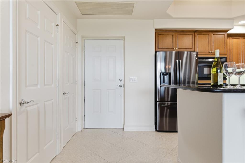2748 Tiburon Blvd E C404 Property Photo 13