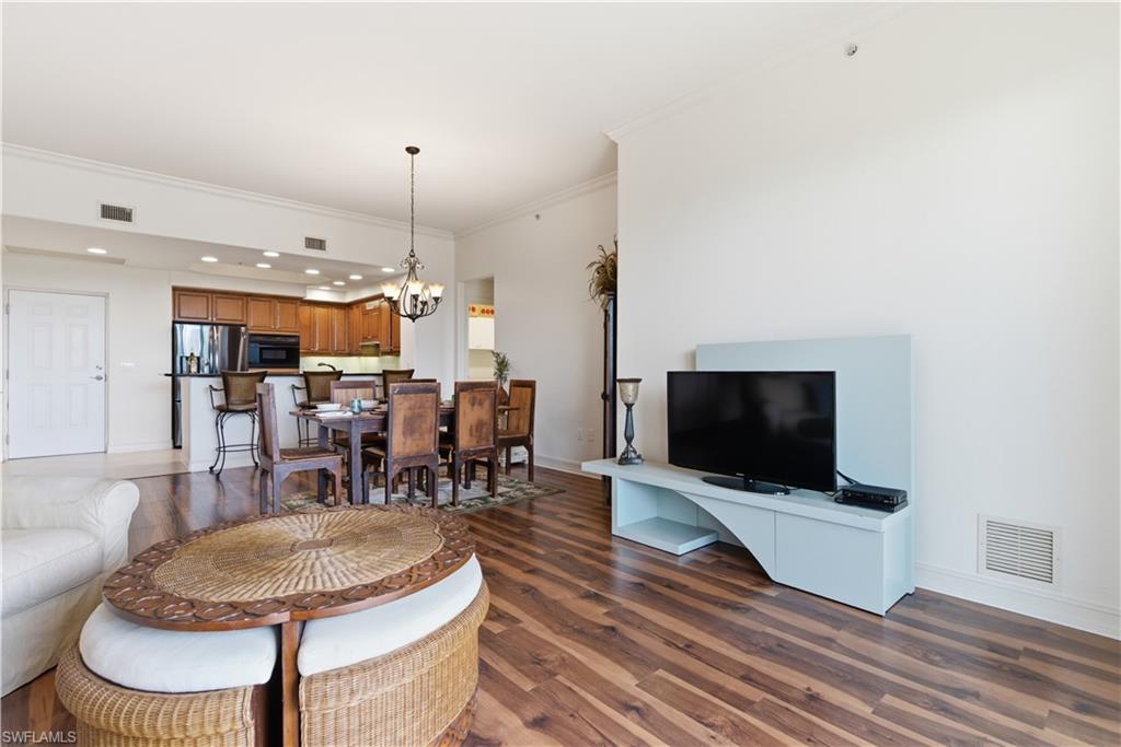 2748 Tiburon Blvd E C404 Property Photo 18