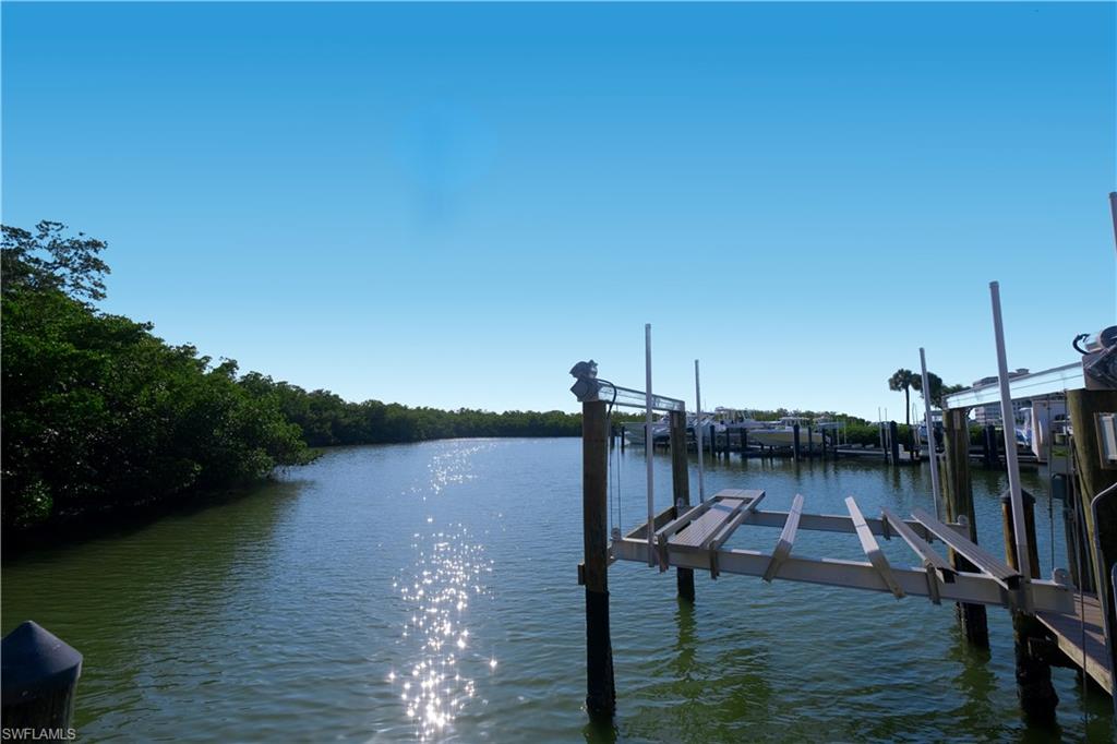 12945 Vanderbilt Dr 402 Property Photo 6