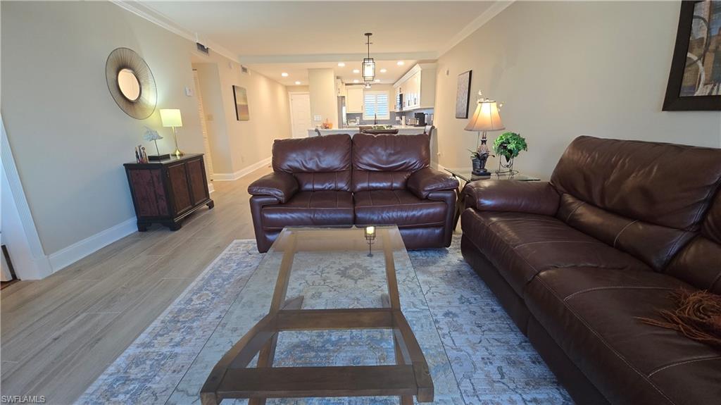 12945 Vanderbilt Dr 402 Property Photo 11