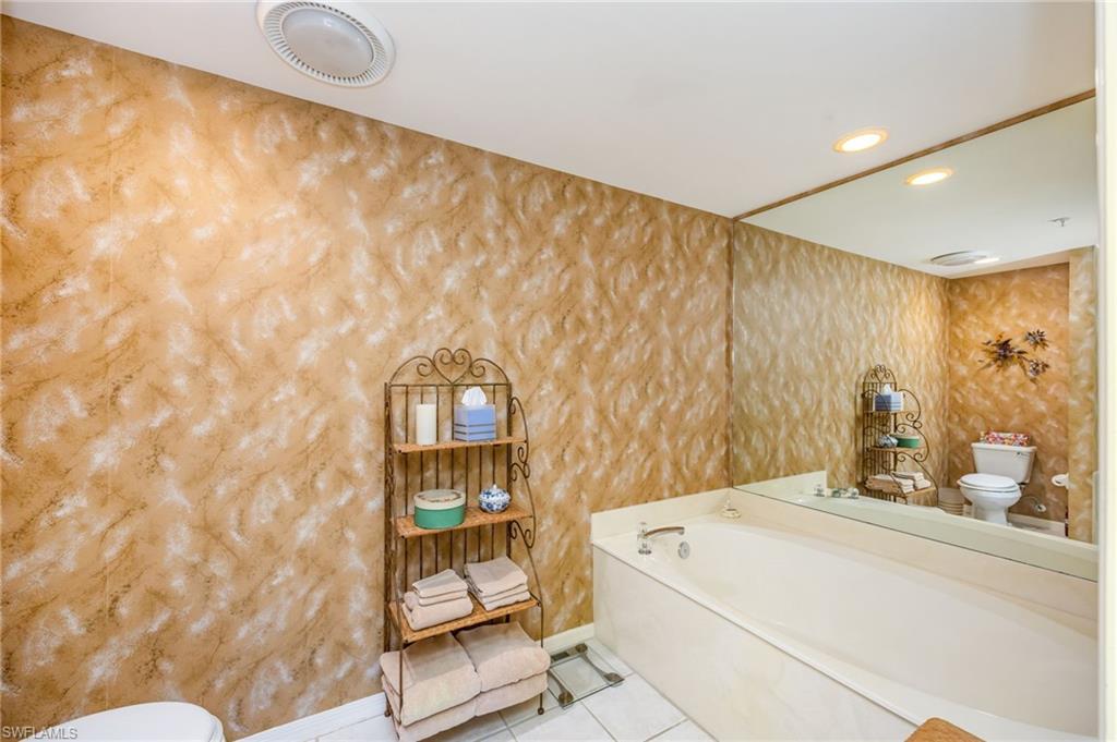 760 Waterford Dr 203 Property Photo 16