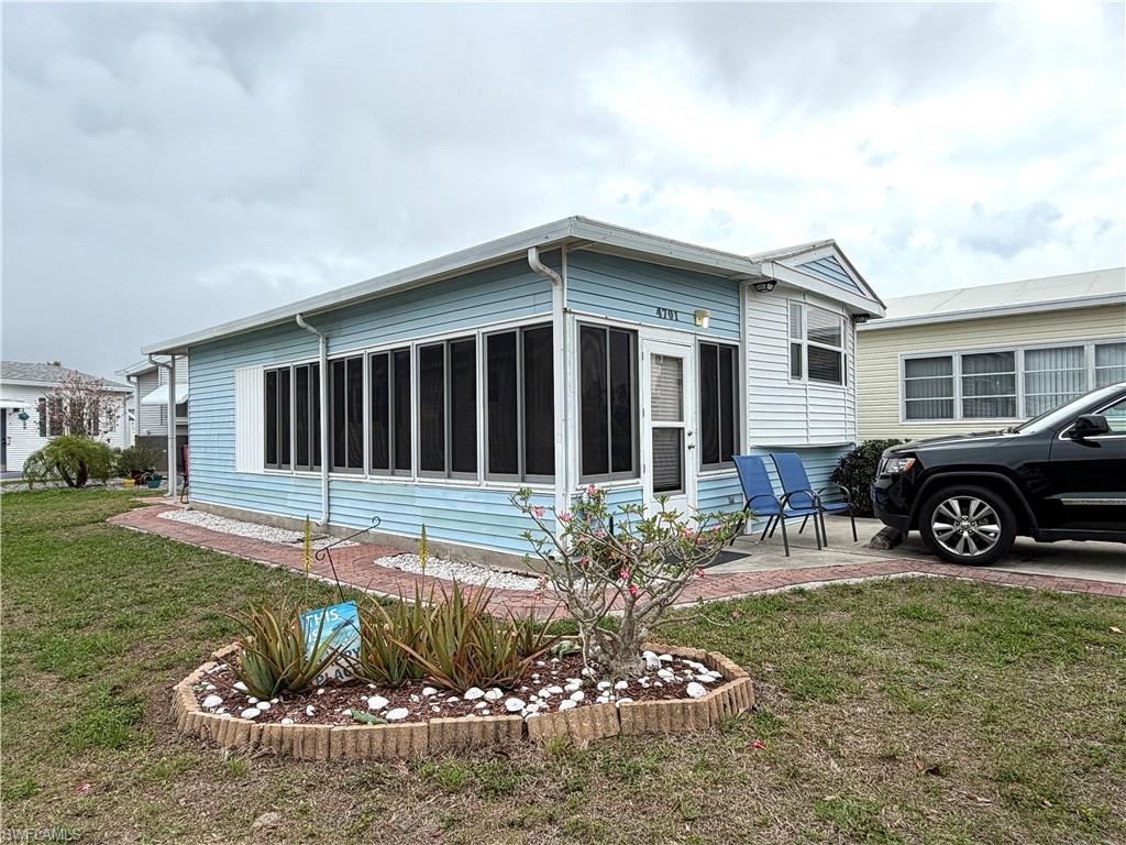 4701 Candlestick Ct W Property Photo 3