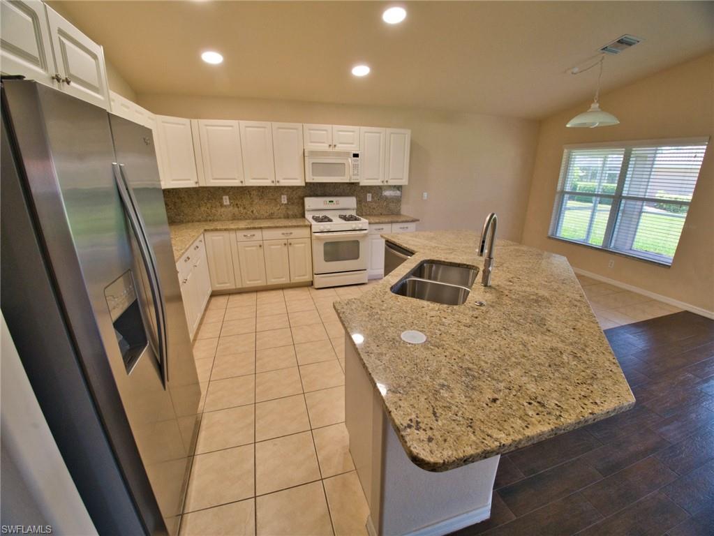 9071 Astonia Way Property Photo 4