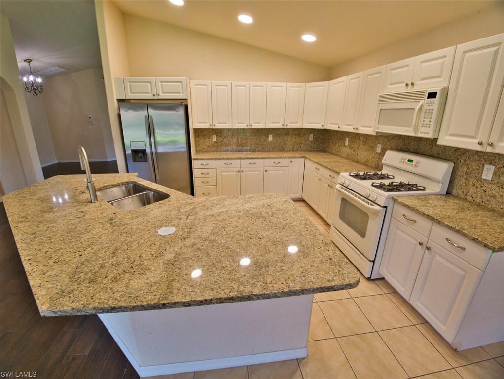 9071 Astonia Way Property Photo 6