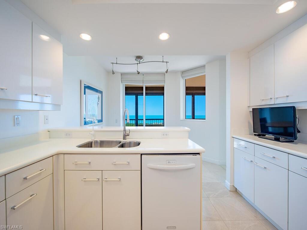 7225 Pelican Bay Blvd 1703 Property Photo 5