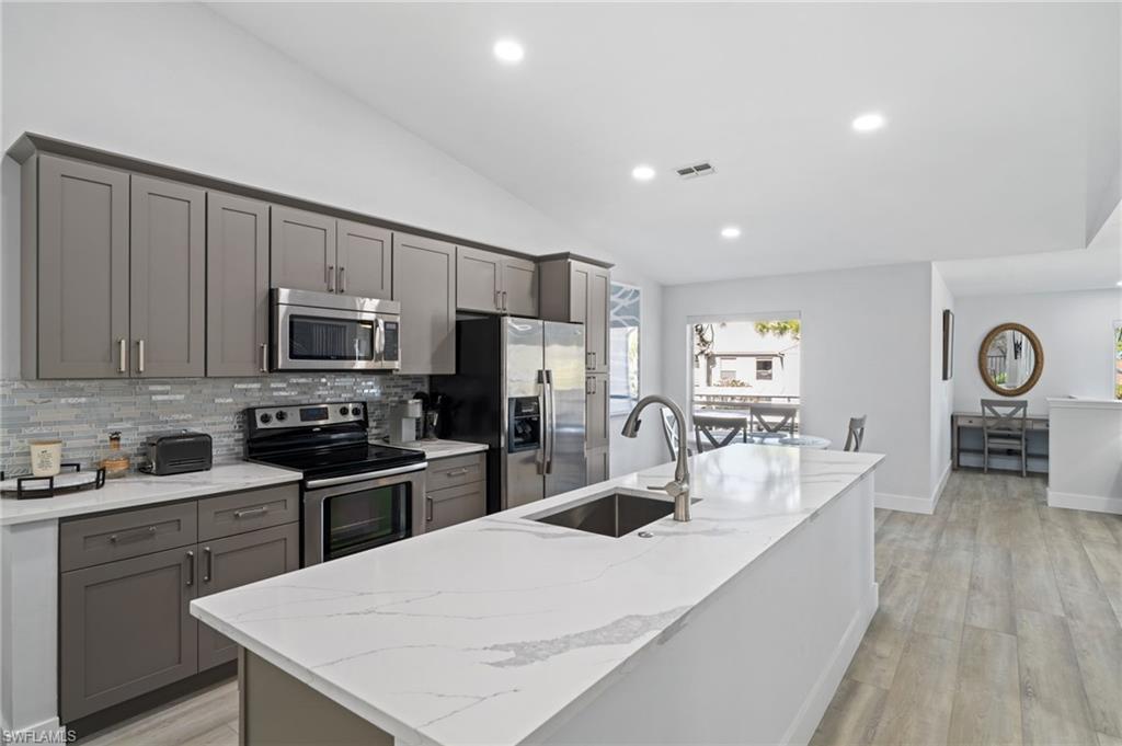 822 Gulf Pavilion Dr 201 Property Photo 12