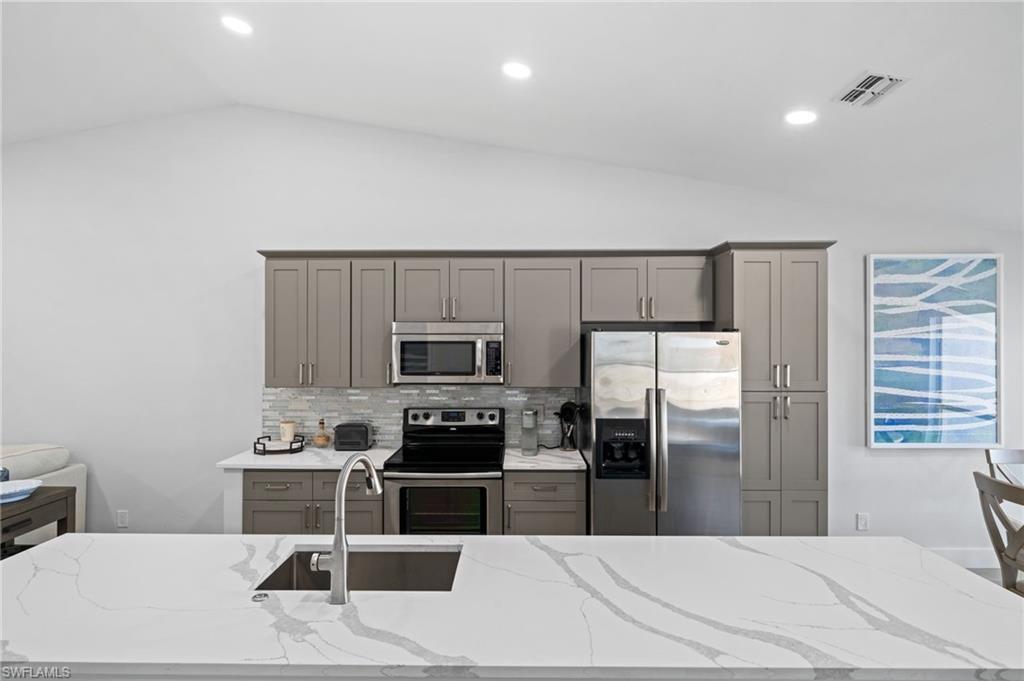 822 Gulf Pavilion Dr 201 Property Photo 13