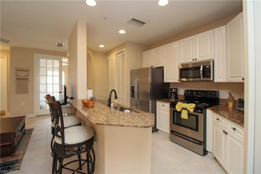 1360 Sweetwater Cv 202 Property Photo 6