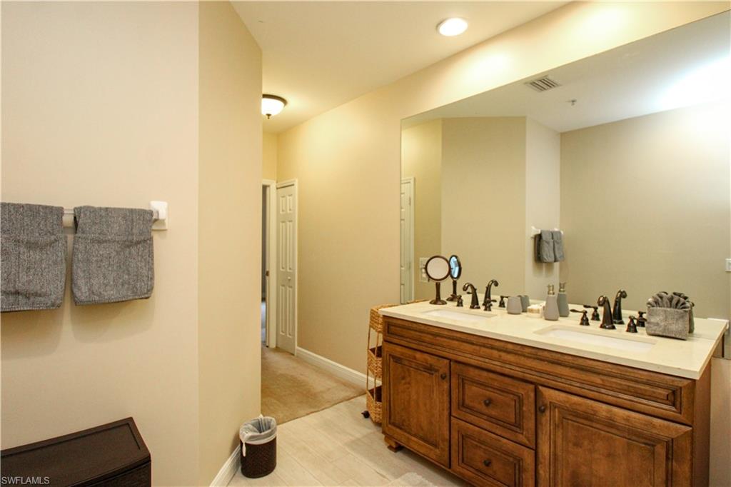 1360 Sweetwater Cv 202 Property Photo 18
