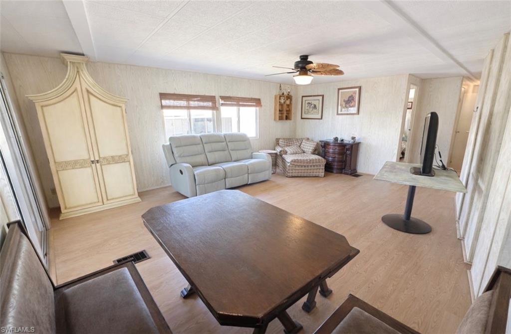 26110 Princess Ln Property Photo 4