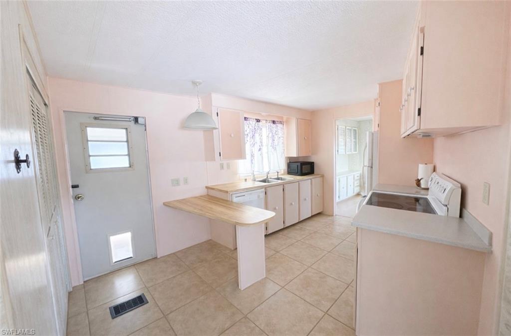 26110 Princess Ln Property Photo 5