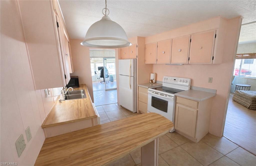 26110 Princess Ln Property Photo 6