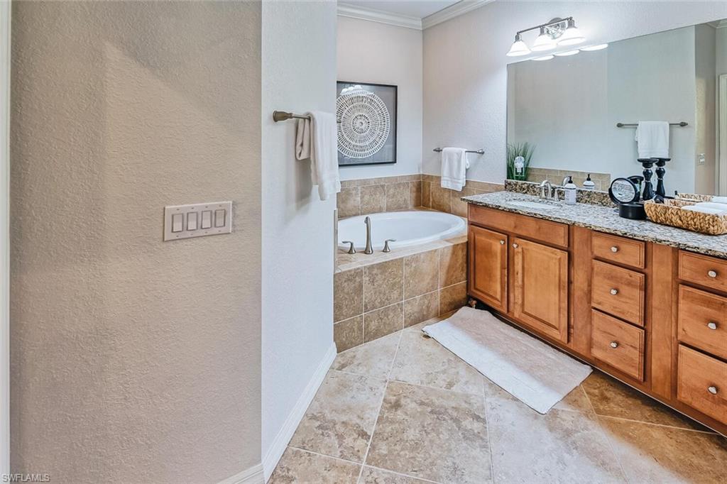 9107 Napoli Ct 201 Property Photo 17