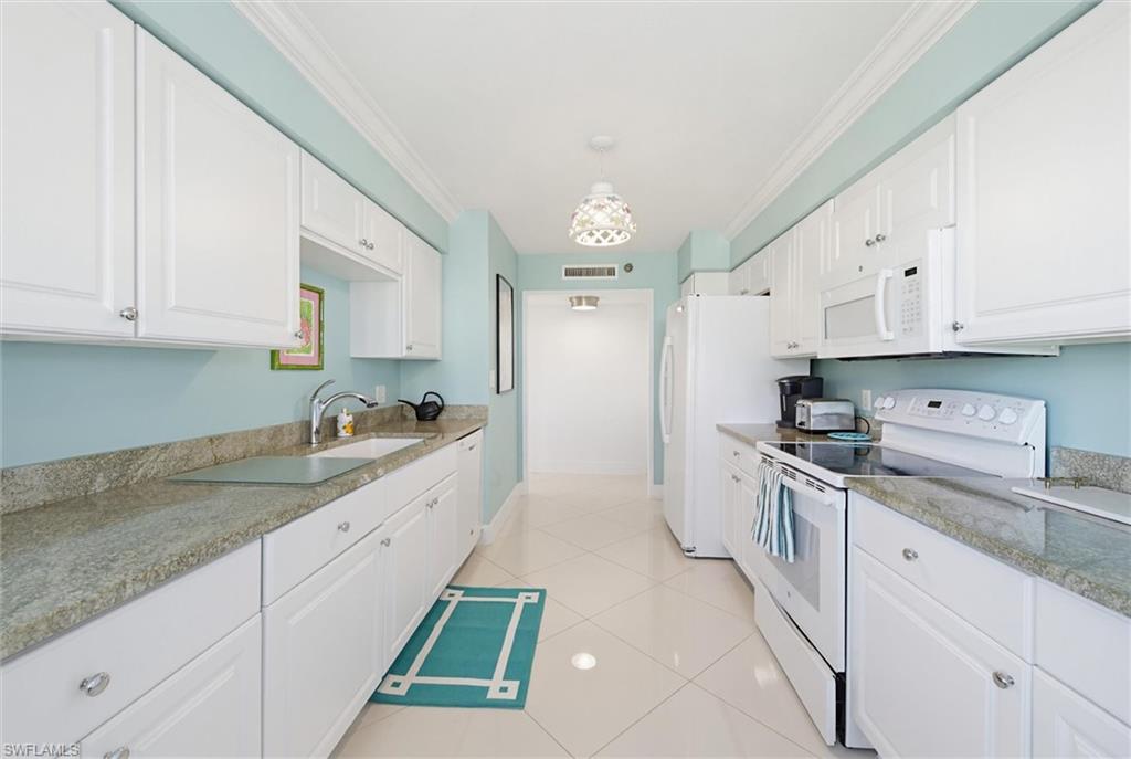 6000 Pelican Bay Blvd N C203 Property Photo 8