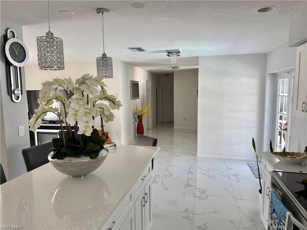 226 Kingston Dr Property Photo 2