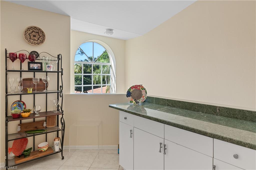 13050 Amberley Ct 712 Property Photo 6