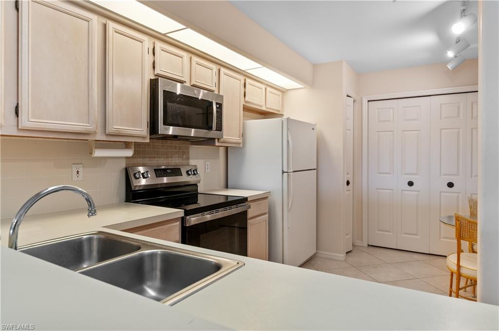 13020 Amberley Ct 305 Property Photo 7