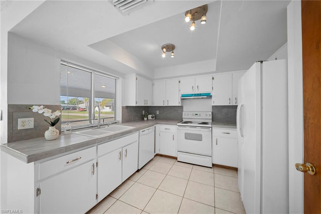 624 35th St Property Photo 3
