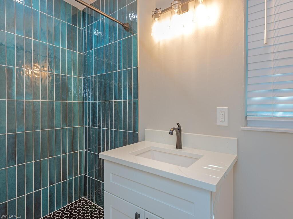 2772 Bayview Dr Property Photo 7