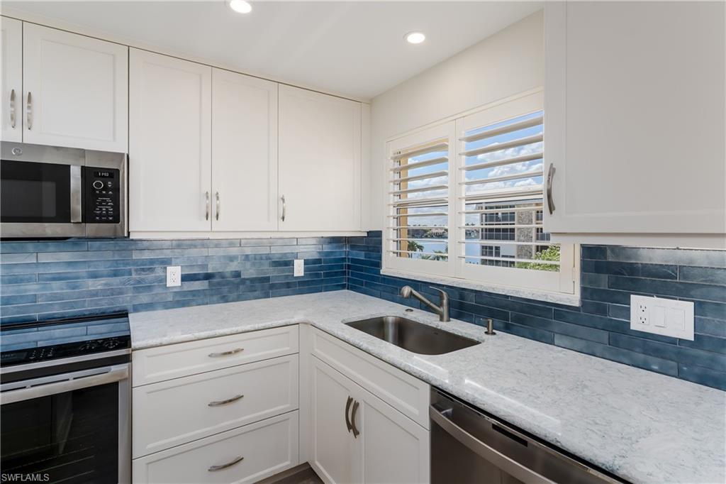3450 Gulf Shore Blvd N 305 Property Photo 5