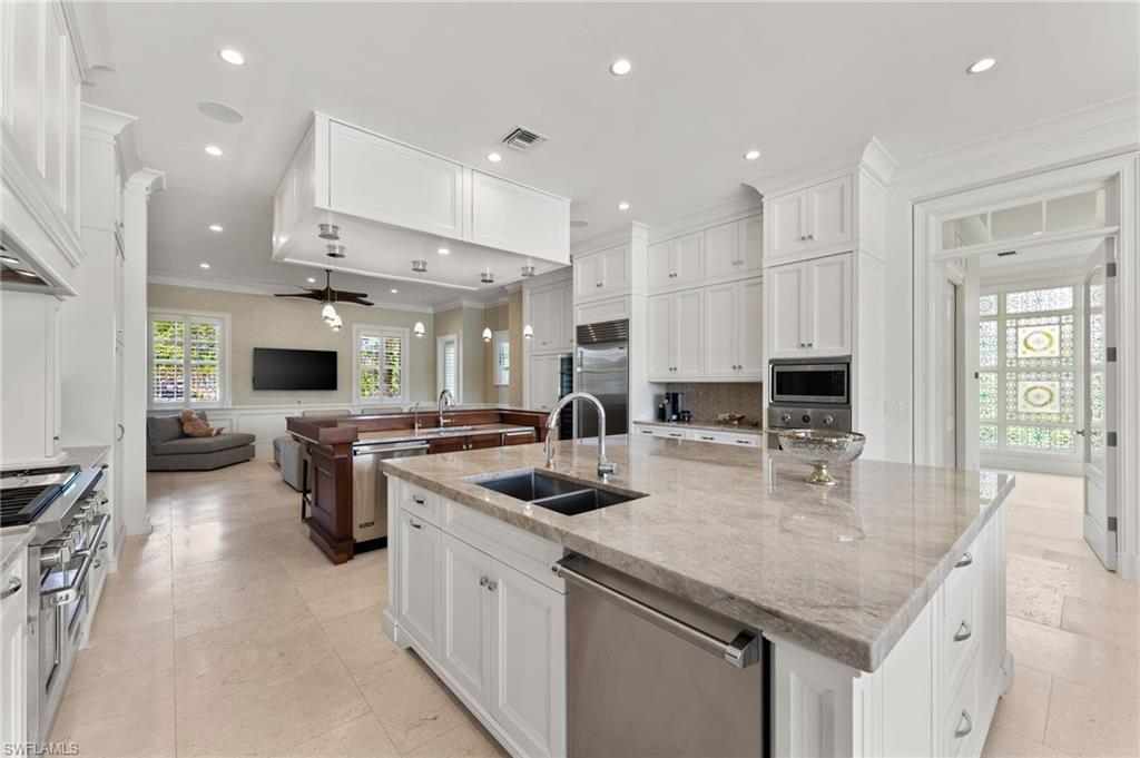 2325 Lantern Ln Property Photo 17