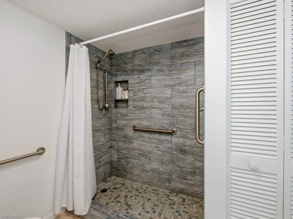 891 Huron Ct 302 Property Photo 17