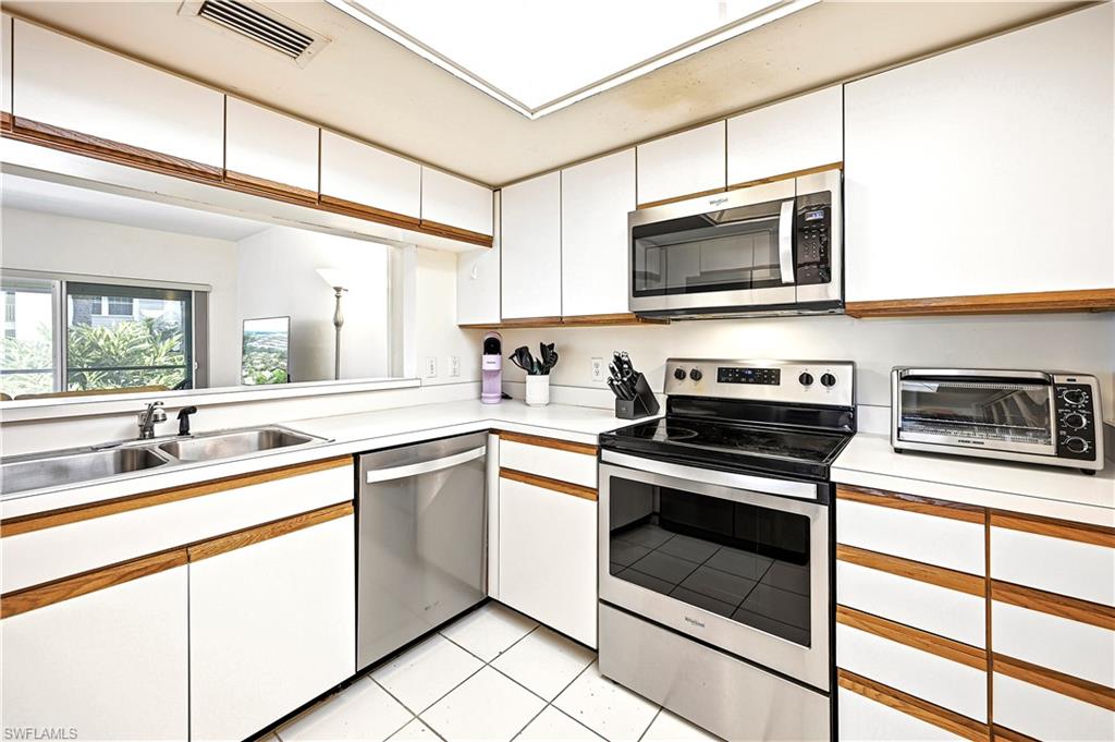4251 Lake Forest Dr 212 Property Photo 10