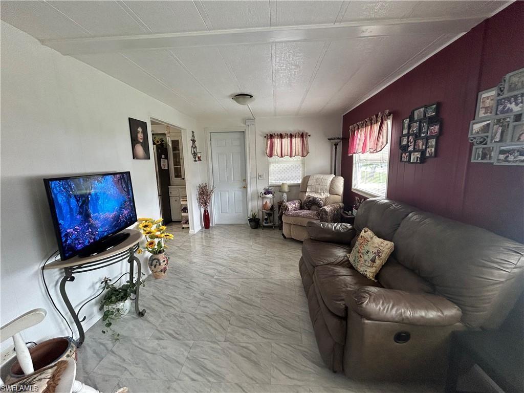 857 Manatee Rd Property Photo 3