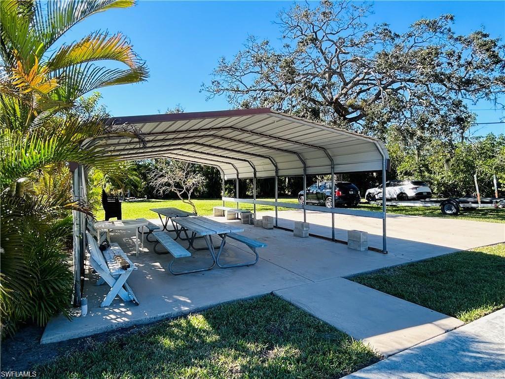 857 Manatee Rd Property Photo 5