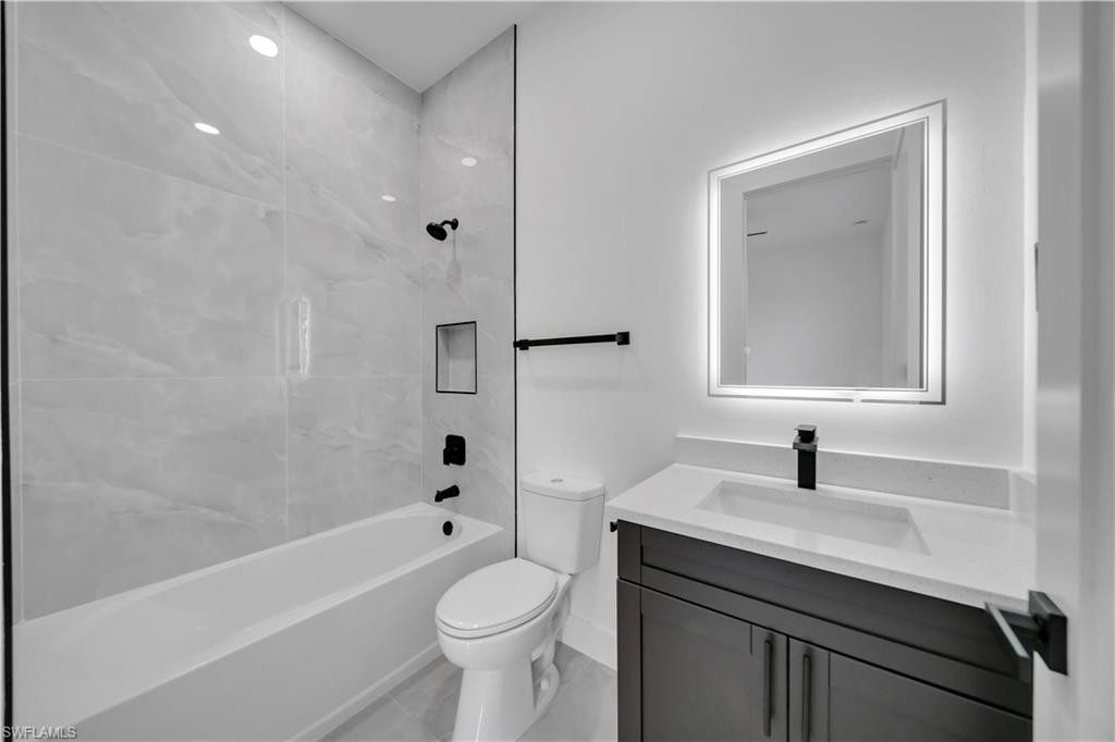 2720 Santa Barbara Blvd N Property Photo 15
