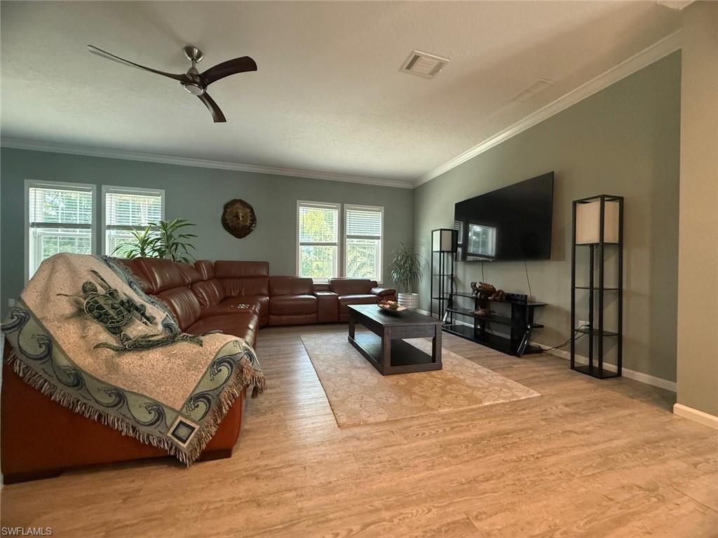 4835 Riverside Dr Property Photo 4