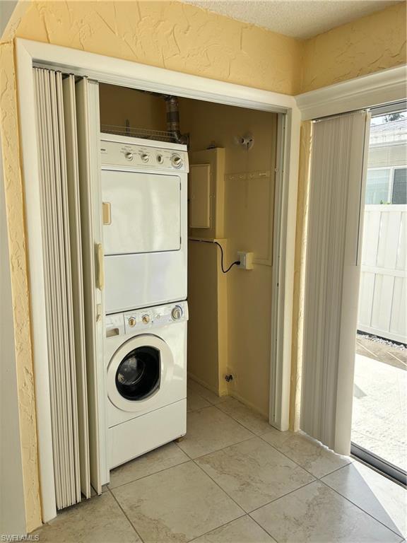 296 4th Ave S 296 Property Photo 7