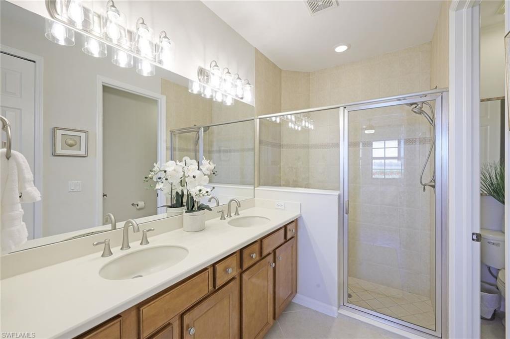1423 Santiago Cir 1702 Property Photo 15
