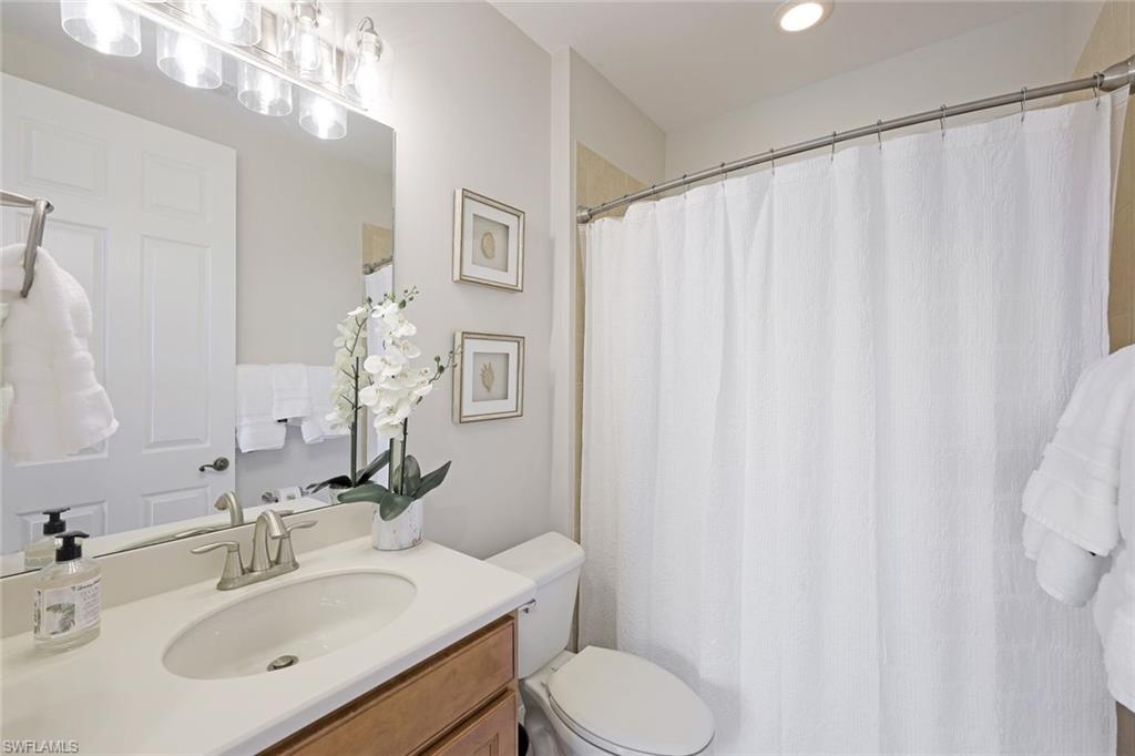 1423 Santiago Cir 1702 Property Photo 17