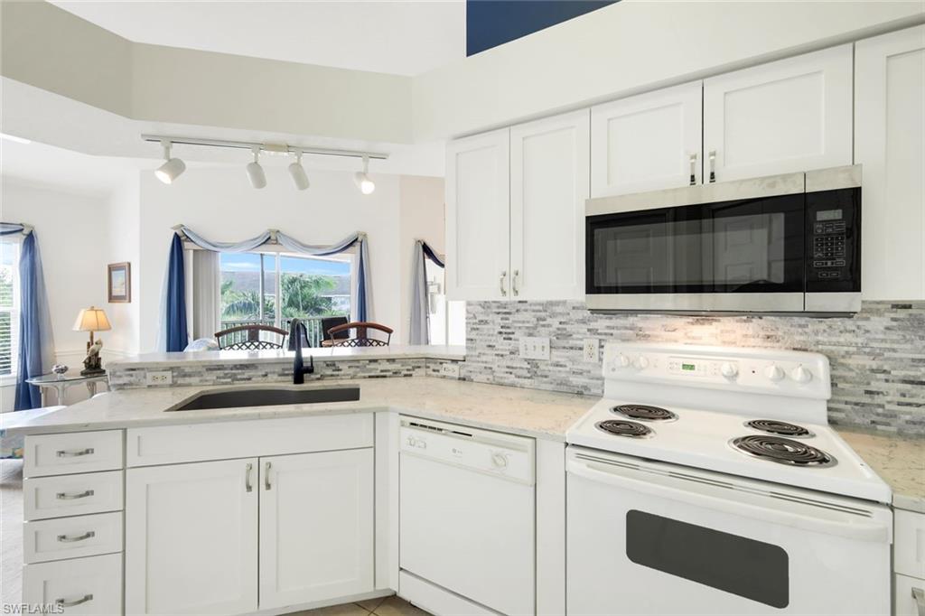28851 Bermuda Lago Ct 304 Property Photo 10
