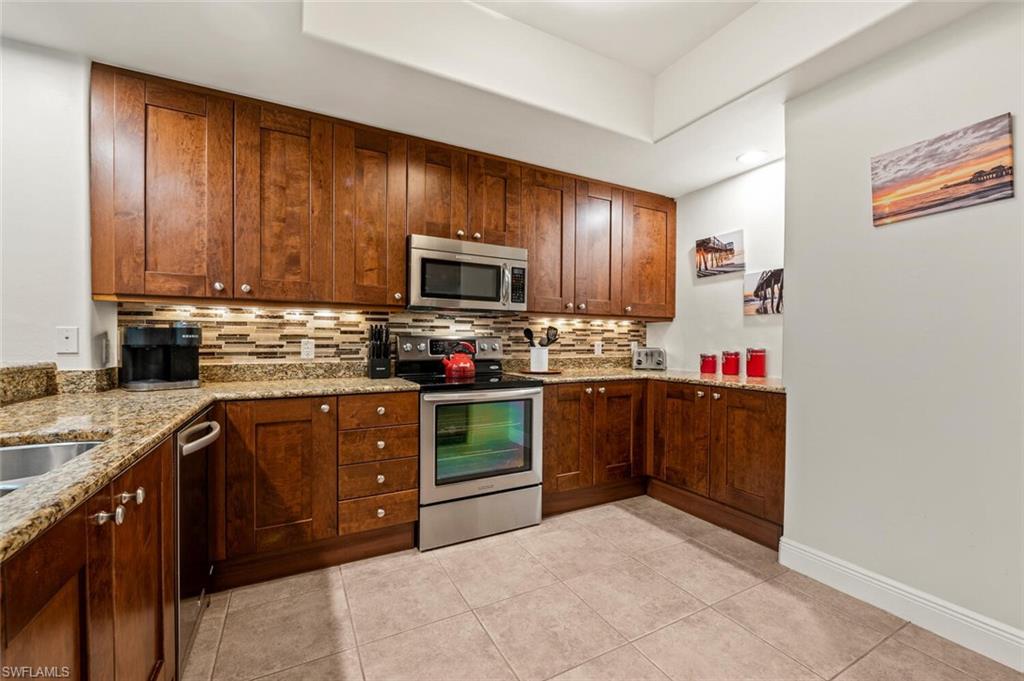 1035 Sandpiper St F-104 Property Photo 6