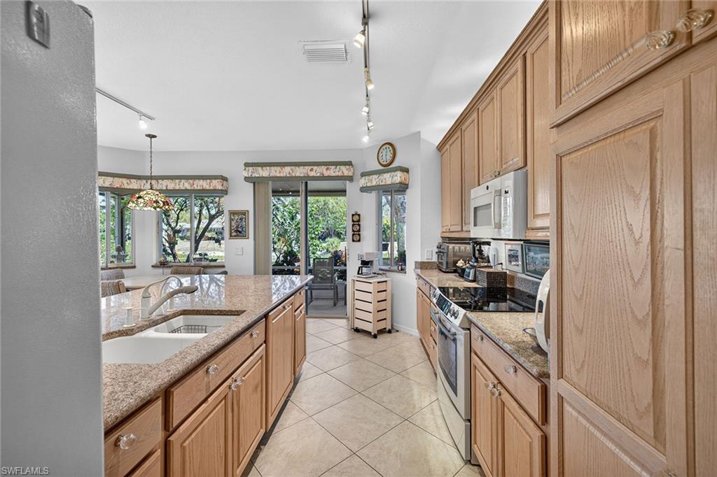 9560 Village View Blvd Property Photo 6