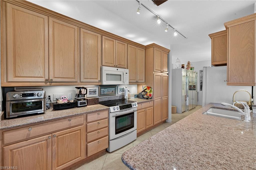9560 Village View Blvd Property Photo 7