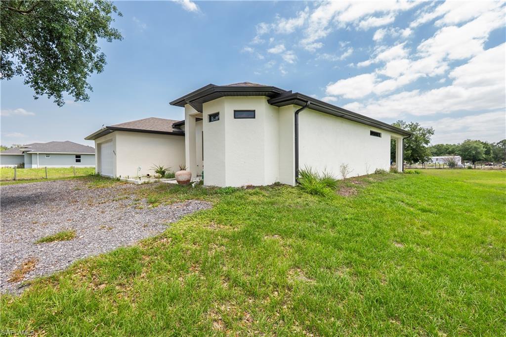 655 Olivo St Property Photo 4