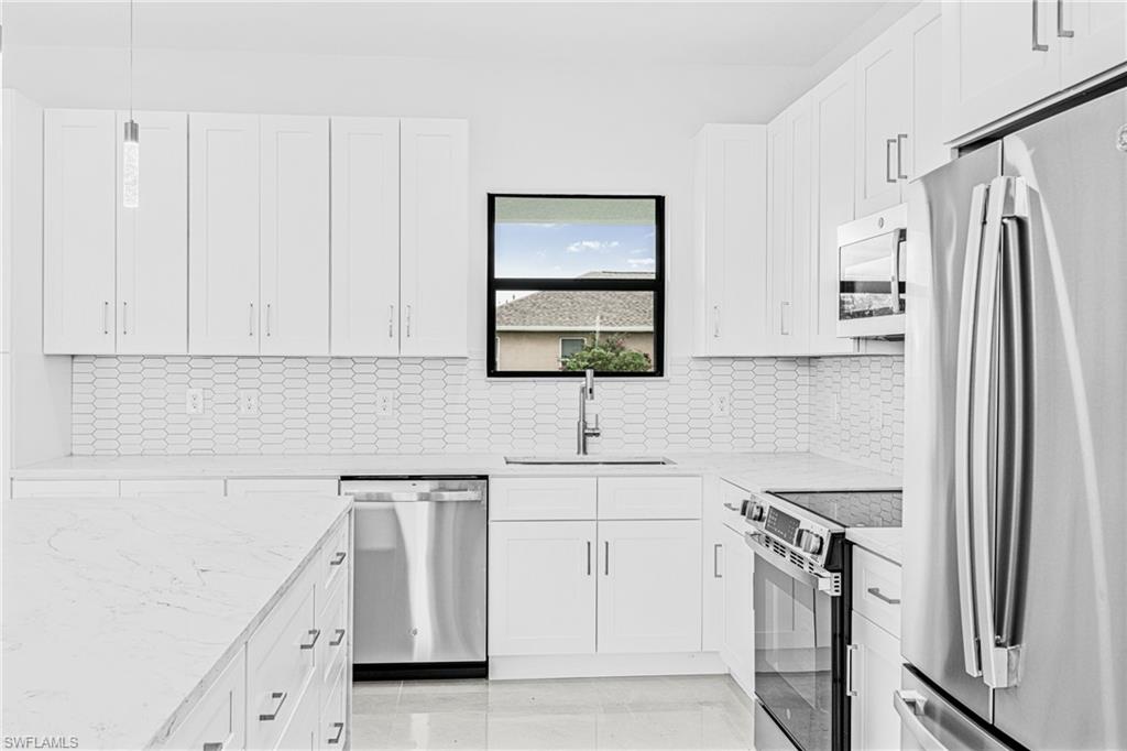 343 Pullman St Property Photo 8