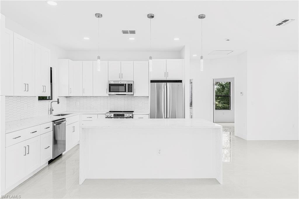 343 Pullman St Property Photo 11
