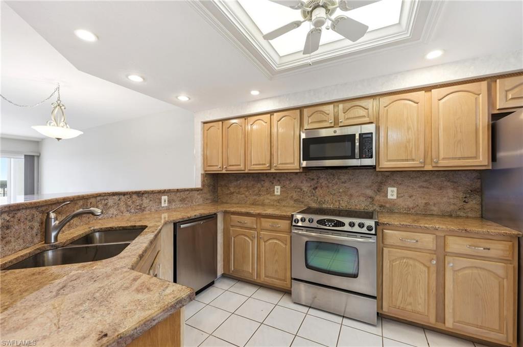 13105 Vanderbilt Dr 407 Property Photo 4