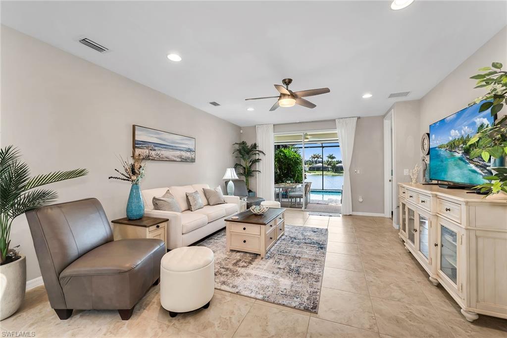 14815 Edgewater Cir Property Photo 3