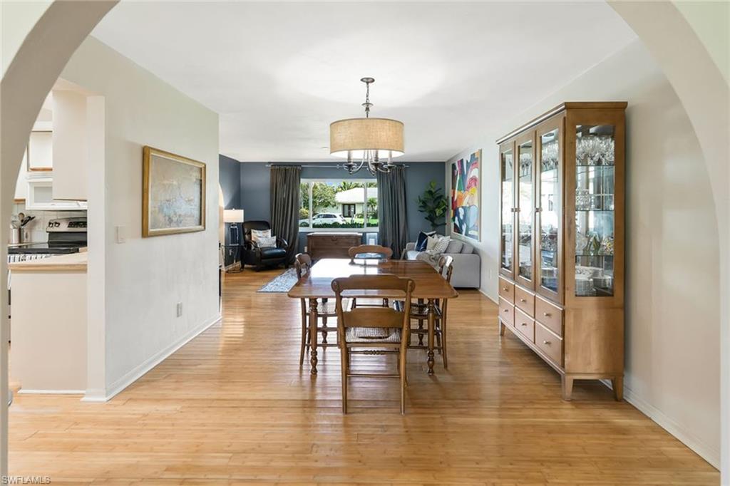 10361 Windsor Way Property Photo 5