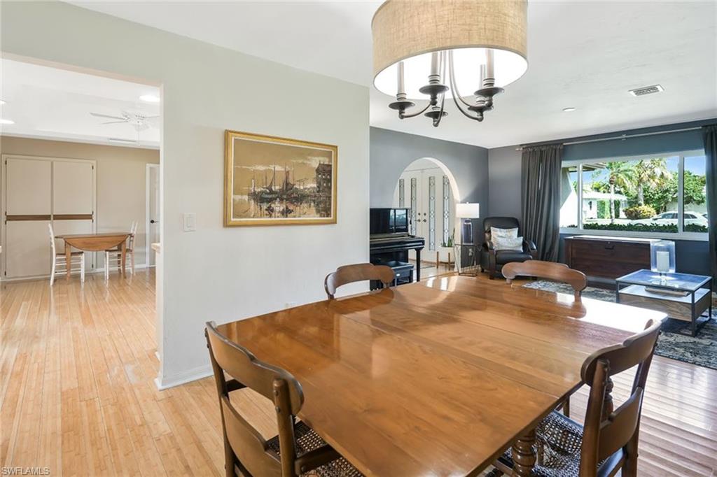 10361 Windsor Way Property Photo 11